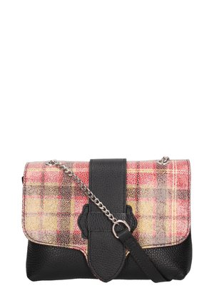 Borsa nera in pelle sintetica con pattina in tessuto a quadri nei toni del rosso, giallo e grigio; dotata di una tracolla a catena e di una chiusura decorativa.