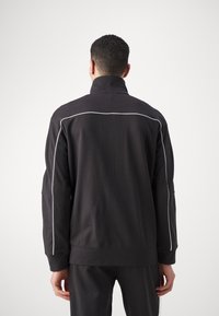 Thumbnail Image 5