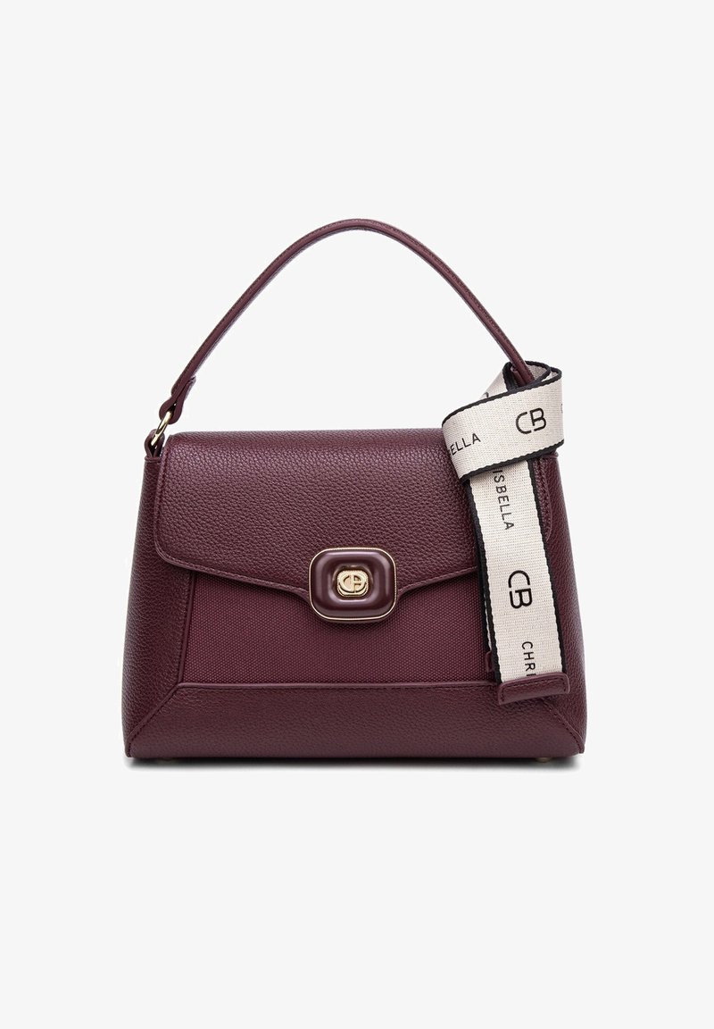 Bordeaux leren handtas met een gestructureerde afwerking, gouden hardware, een voorklepsluiting en een afneembare schouderriem met een logo-patroon.