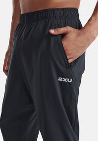 2XU Pantalones deportivos - black silver reflective