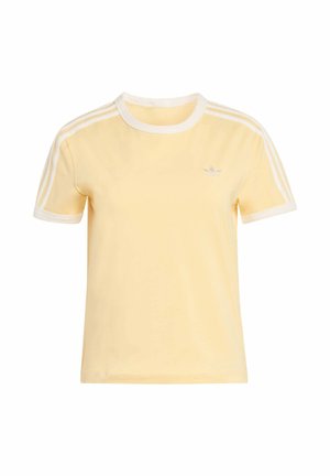 Camiseta amarilla de algodón con cuello redondo, mangas cortas, detalles blancos y un pequeño logo en el pecho. Tres rayas blancas en los hombros.