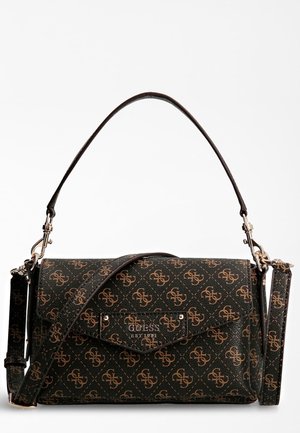 Zwarte Guess schoudertas met bruin monogrampatroon, klepsluiting en verstelbare crossbody- en bovenhandvatten.