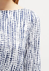 KIOMI Robe de jour - multi-coloured
