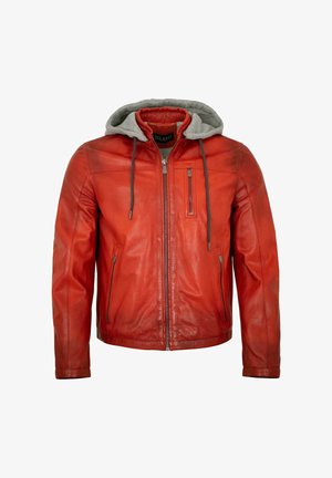 Rote Lederjacke mit Frontreißverschluss, drei Reißverschlusstaschen und angenähter grauer Stoffkapuze mit Kordeln.