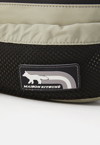 Maison Kitsuné FLASH FOX BUMBAG - Diržinis krepšelis - court green
