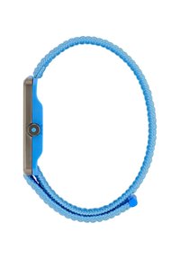 Bracelet tressé bleu avec un fermoir en métal rectangulaire lisse. Le bracelet présente une finition texturée pour une meilleure prise et durabilité.