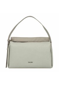 Borsa a tracolla grigia chiara con superficie texturizzata, dotata di una cerniera superiore liscia e di una sola tracolla. Accento del logo discreto sulla parte anteriore.
