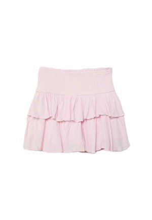 Jupe rose clair à volants avec une large ceinture smockée et des couches à volants, idéale pour une tenue décontractée.