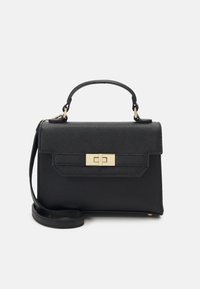 Sac à main noir au design structuré, fabriqué en matériau texturé. Comprend une poignée supérieure, une bandoulière réglable et des finitions en or.