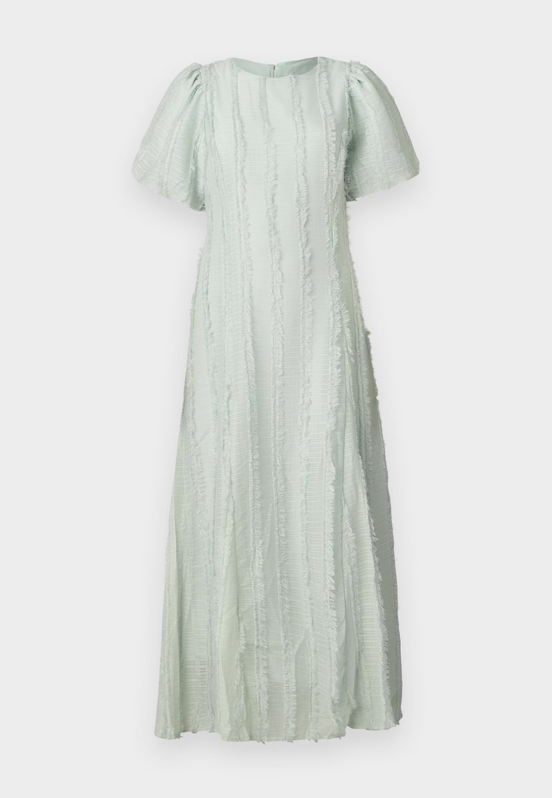 Hellgrünes Maxikleid mit Puffärmeln, vertikal gestreifter Textur, ausgefransten Details entlang der Streifen und einem subtilen Glanz.