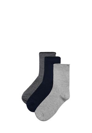Tres pares de calcetines en gris, azul marino y gris oscuro. La mezcla de algodón tiene una textura suave y una altura hasta la mitad de la pantorrilla con puños elásticos.