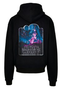 Svart hettegenser med grafikk av Darth Vader og karakterer fra Star Wars i levende blått og rosa, med teksten "STAR WARS" nederst.
