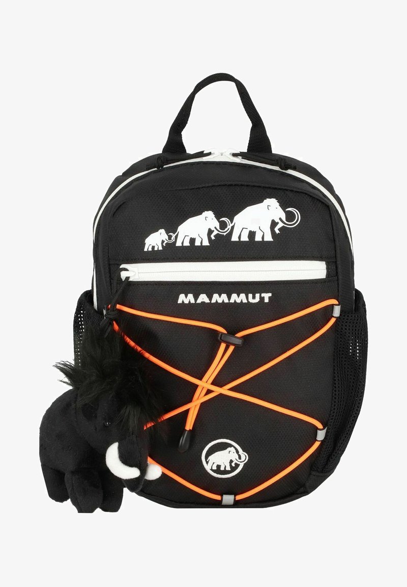 Svart ryggsäck med vita elefantgrafiker, orange bungee-snören och en liten svart plysch-elefant fäst. Har en framzippen ficka.