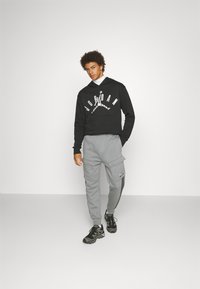 Jordan Mikina - black
