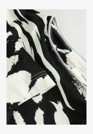 Schwarz-weiß gestreifes Baumwoll-T-Shirt mit kurzärmeligen, weichem Stoff und einem Etikett mit der Aufschrift "LINE". Auffälliges Pinselstrichmuster.