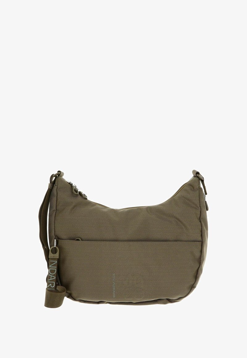 Borsa a spalla in tessuto khaki con forma curvata, chiusura con zip, tasca frontale, tracolla regolabile e logo impresso sul lato.