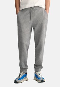 GANT REG SHIELD - Jogginghose - grey melange