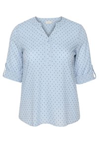 Blusa azul claro con escote redondo, mangas cortas y una tapeta de botones. Presenta pequeños patrones de puntos azul marino en toda la tela.