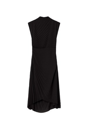 Zwart mouwloos jurkje met asymmetrische plooien die uit de taille stralen, ronde hals en een hoge-lage zoom.
