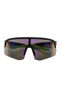 Occhiali da sole sportivi con montatura nera, lenti specchiate viola e dettagli verdi. Presentano un design avvolgente e bracci delle tempie texturizzati.