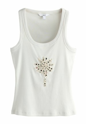 Hvid ribbet ærmeløs tanktop med rund halsudskæring og et centralt broderet blomstermotiv med perler.