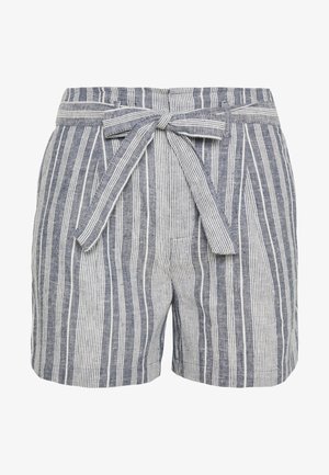 Linnen shorts met een ceintuur in de taille, verticale blauw-witte strepen en zijzakken; lichtgewicht textuur en casual pasvorm.