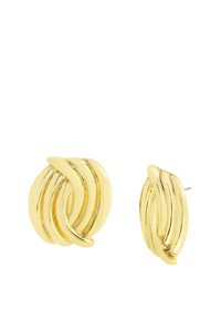 Et par skinnende guld hoops øreringe med snoet, lagdelt design og stiftbakker på en hvid baggrund.