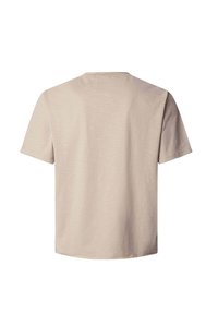 Camiseta de algodón de manga corta color beige con un escote redondeado, fabricada con una tela suave, con una textura lisa y un dobladillo recto en la parte posterior.