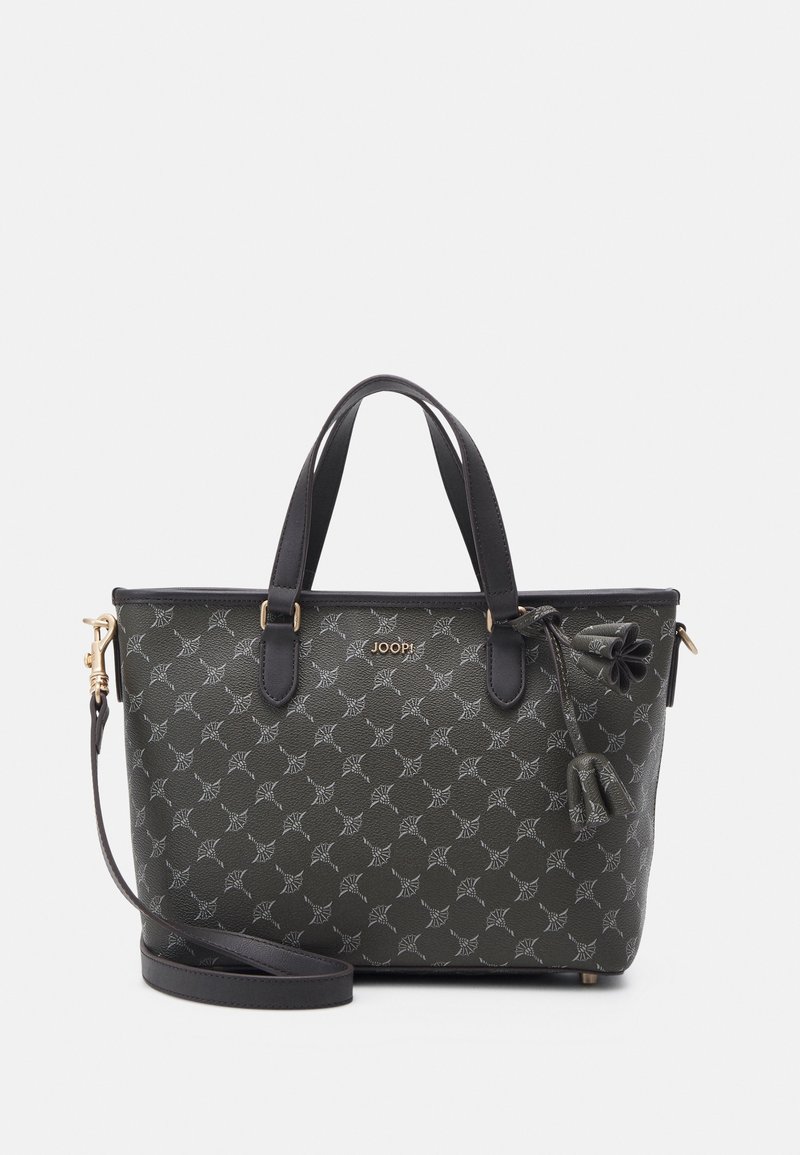 Sac à main noir à motifs avec double poignée, bandoulière détachable, logo doré "JOOP!", et pampilles décoratives en cuir sur le devant.