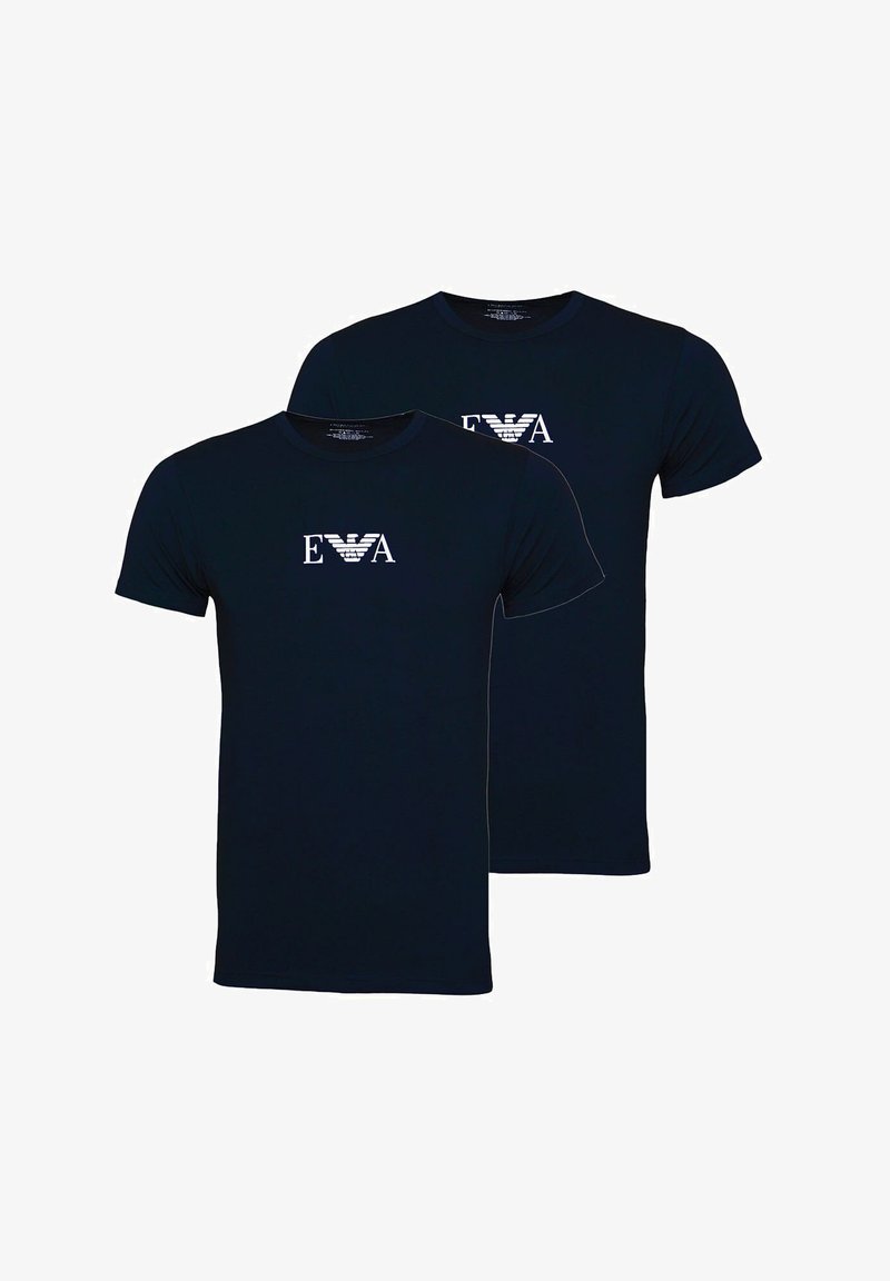 T-shirt in cotone blu navy con logo EVA bianco sul petto, maniche corte e collo rotondo. Due magliette esposte.