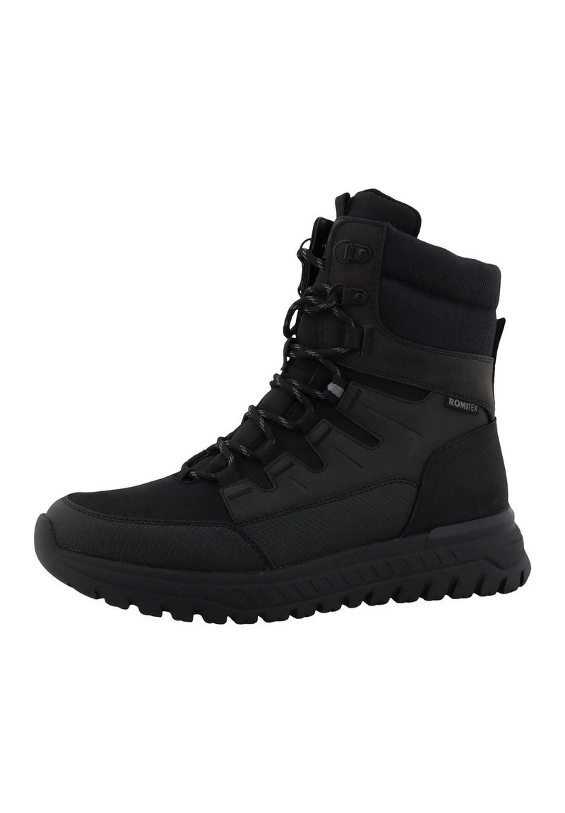 Bottes noires mi-hautes avec une tige en tissu texturé, semelle en caoutchouc et lacets. Elles présentent un col rembourré et des détails de renforcement sur les côtés.