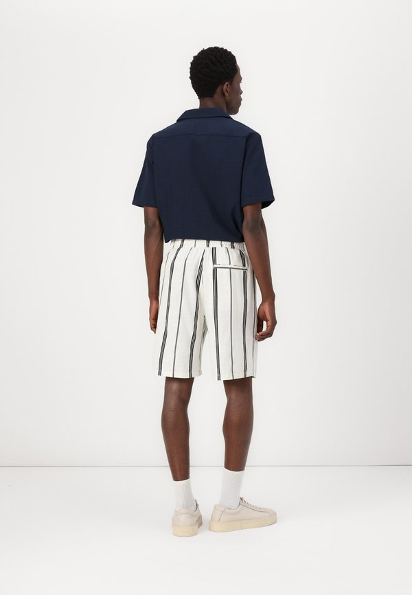 ONSTINUS STEPAN - Shorts4