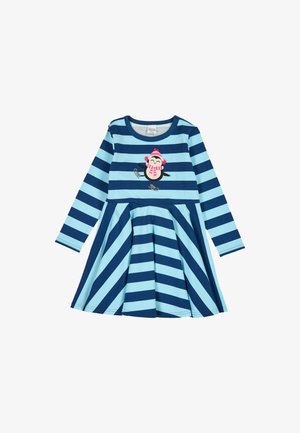 Pitkähihainen mekko, jossa on vaakasuorat siniset ja vaaleansiniset raidat sekä pingviini-applikaatio rinnassa ja hulmuava helma.