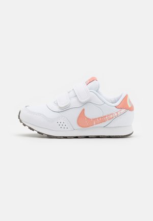 MD VALIANT SE - Sneakers laag - white/light madder root/cave stone/aura