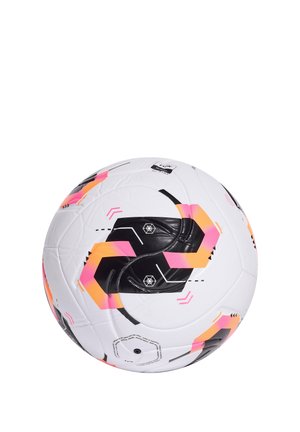 Ballon de football blanc avec des motifs géométriques noirs, roses et orange et une certification de qualité FIFA visible sur la surface.