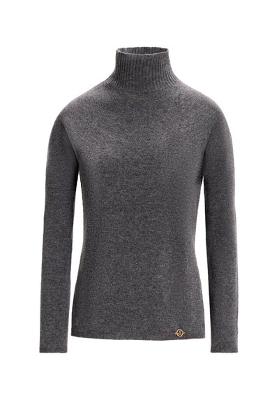 Grauer Rollkragenpullover mit langen Ärmeln, aus weichem Strickstoff gefertigt. Verfügt über einen gerippten Kragen und einen dezenten goldenen Akzent am unteren Rand.