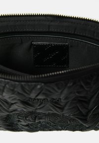 Desigual WRINKLED EFFECT  - Umhängetasche - black