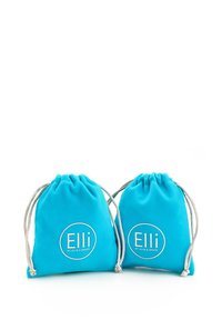 To små, lyseblå stofposer med snorelukning og en glat tekstur. Hver af dem har et rundt hvidt logo, der siger "Elli."