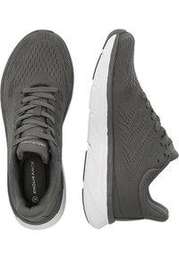 Graue Sportschuhe mit einem atmungsaktiven Mesh-Obermaterial, gepolstertem weißen Zwischenboden, strukturierten Details und traditionellem Schnürsystem.