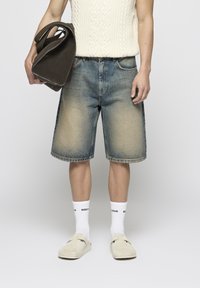 EIGHTYFIVE - BAGGY UNISEX - Kratke hlače od trapera - used sand Minijatura 1