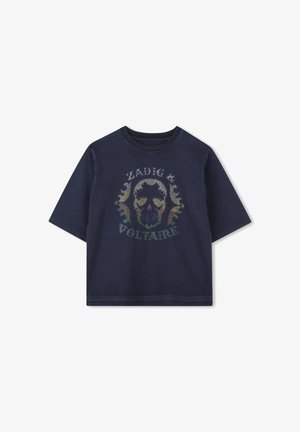 T-shirt de algodão azul-marinho com decote redondo e mangas curtas, apresentando um design gráfico de crânio adornado com tachas coloridas e texto.