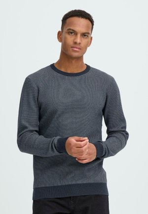 Pull marin à col ras du cou avec un motif tricoté texturé, des poignets et un ourlet côtelés, fabriqué à partir d'un tissu doux. Convient pour un style décontracté.
