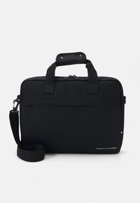 Zwarte laptoptas met dubbele handvatten en een afneembare schouderband. Voorzien van een ritsluiting, een gladde stof en een logo-accent. Minimalistisch ontwerp.
