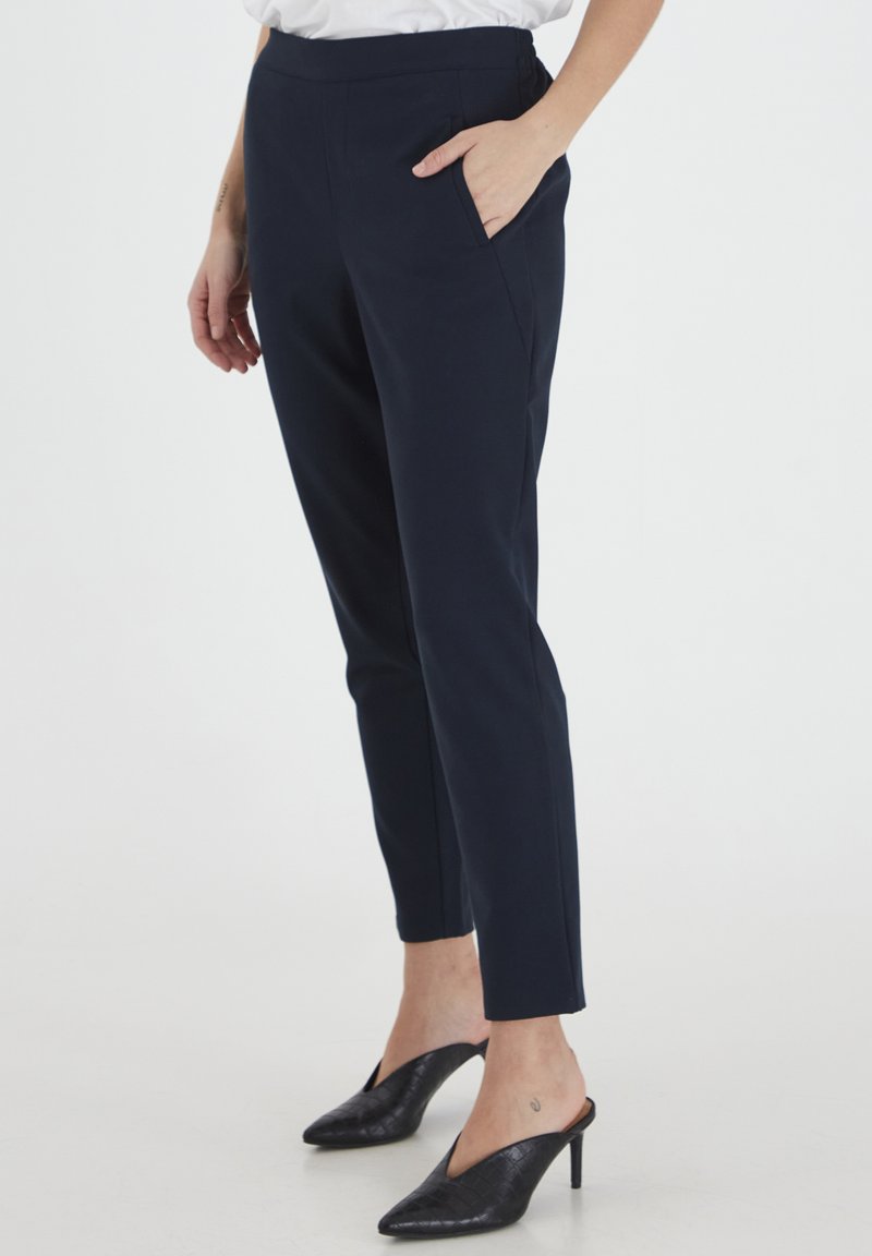 PULZ - PZVICTORIA - Pantalones - dark sapphire, Ampliar