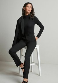 Next SLIM TAILORED TROUSERS - Vászonnadrágok - black