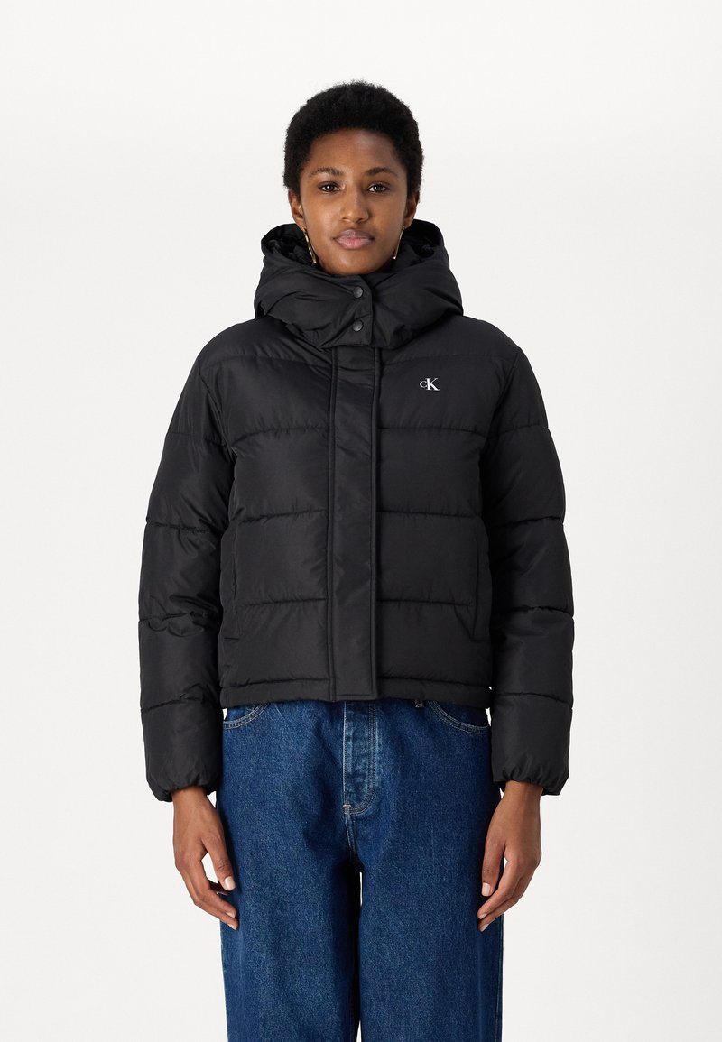 Calvin Klein Jeans MATTE MONOLOGO PUFFER SHORT - Žieminė striukė - black