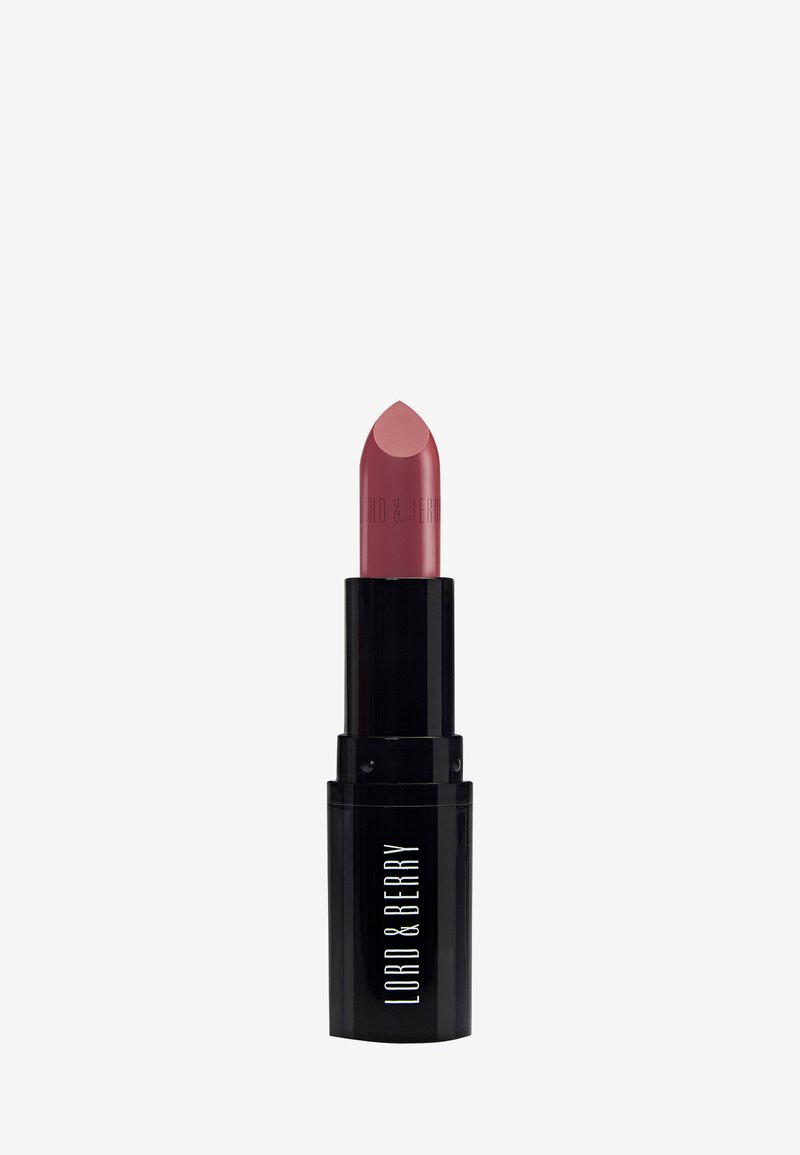 Rouge à lèvres couleur rose foncé dans un tube noir avec la marque Lord & Berry sur un fond clair uni.