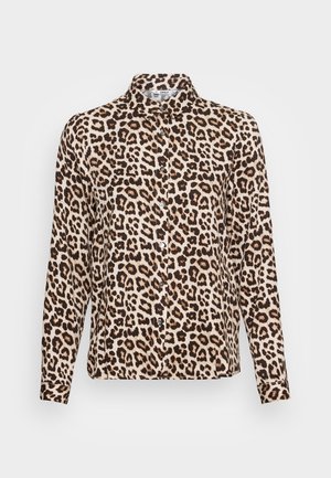 Chemise à imprimé léopard avec col, manches longues et boutonnage frontale. Présente des nuances de marron sur une base beige. Texture de tissu lisse.