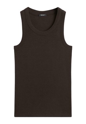Top smanicato a coste di colore marrone scuro con scollo rotondo, etichetta del marchio all'interno del colletto, design semplice.