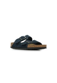 Marine suede sandalen met twee verstelbare banden, kurken middenzool en geprofileerde zwarte rubberen buitenzool. Voorzien van een contoured voetbed voor ondersteuning.